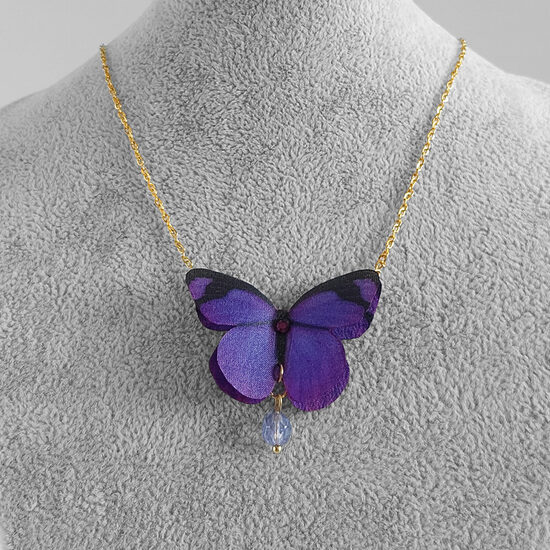 Violeta tauriņa kaklarota